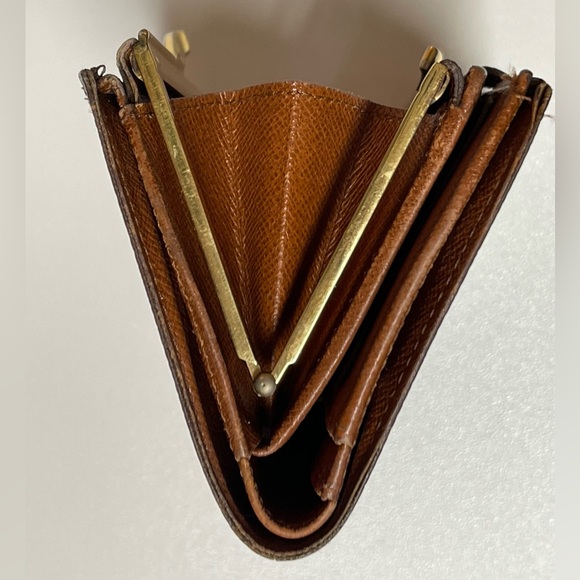 VINTAGE LOUIS VUITTON CLASSIC MONOGRAM KISS LOCK WALLET - Picture 9 of 16